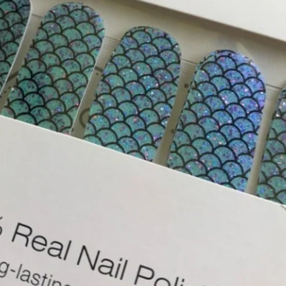 Color Street ATLANTIS mermaid glitter summer nails